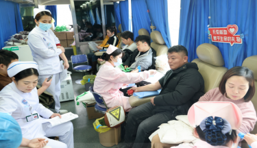 心连心，让热血传递——益阳医专附属医院开展无偿献血活动的缩略图